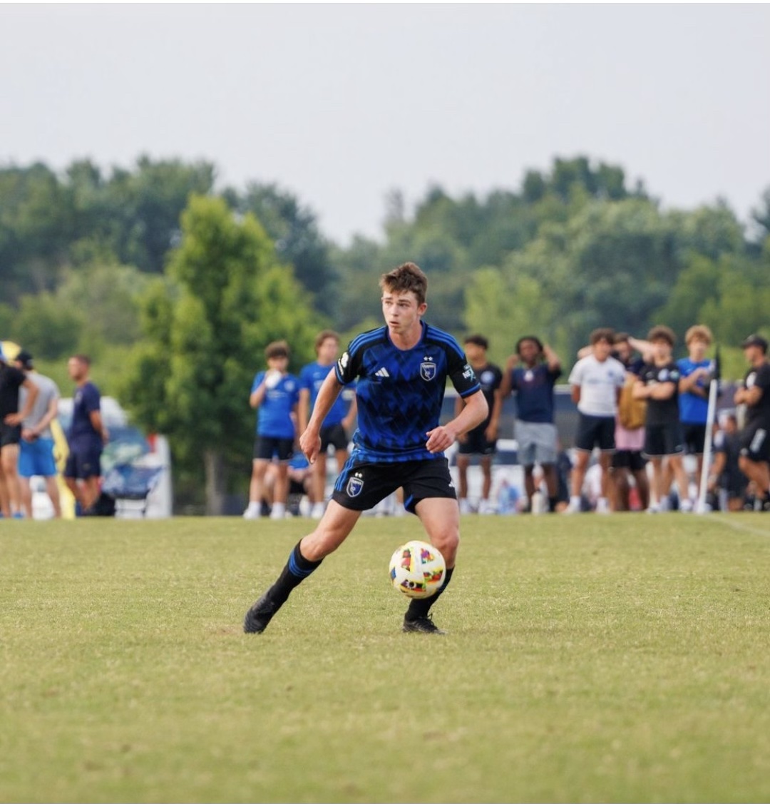 Connor Owen playing for the San Jose Earthquakes academy